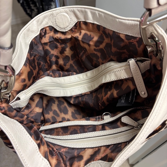 B Makowsky Handbag - Picture 5 of 8
